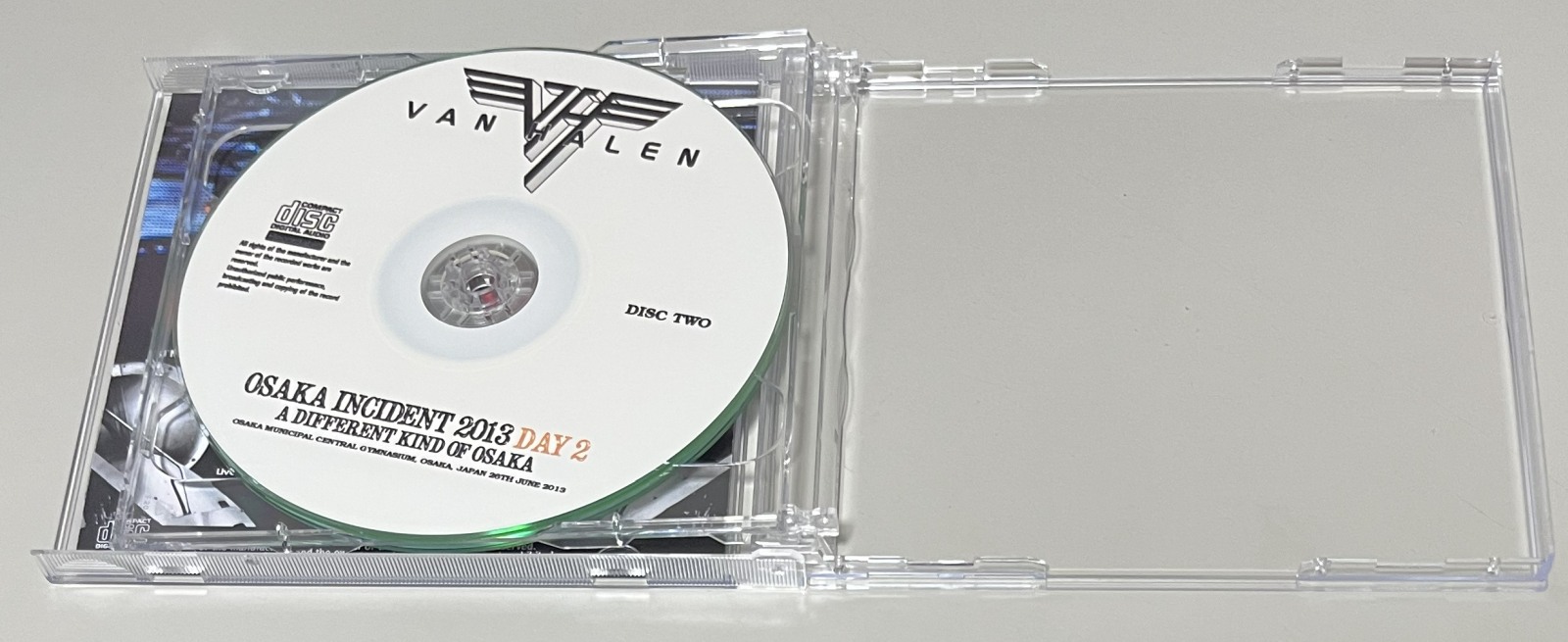 VAN HALEN / OSAKA INCIDENT 2013 DAY 2: A DIFERENT KIND OF OSAKA (2CD-R) GIFT TITTLE