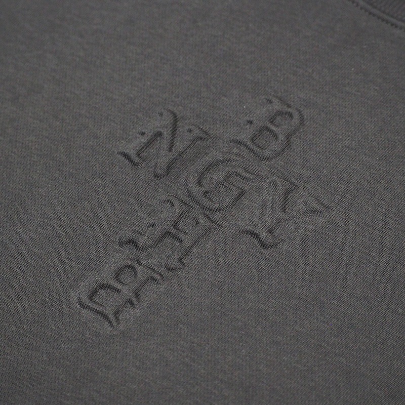 EMBOSS CROSS SWEAT SMOKE BLK