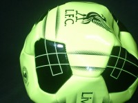 リバプール　チームオフィシャル　クレストサッカーボール　5号サイズ/Fluro　【他商品同梱OK・送料無料商品】|その他オフィシャルプロダクト|完売モデル（次回入荷未定）