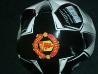 マンチェスターユナイテッド　チームオフィシャル　クレストサッカーボール　5号サイズ/ブラック　【他商品同梱OK・送料無料商品】|その他オフィシャルプロダクト|完売モデル（次回入荷未定）