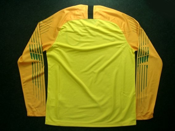 イングランド代表 キーパーユニフォーム 95/96 上下セットアップ 18番希少 希少】UMBRO イングランド代表 ゴールドキーパーユニフォーム 95