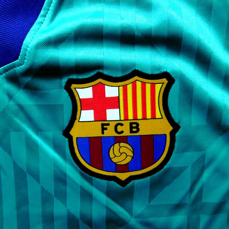 FCバルセロナ　2018-19シーズン 3rdユニ FCバルセロナの2018/19年の第3ユニフォームは、バルセロナの町を