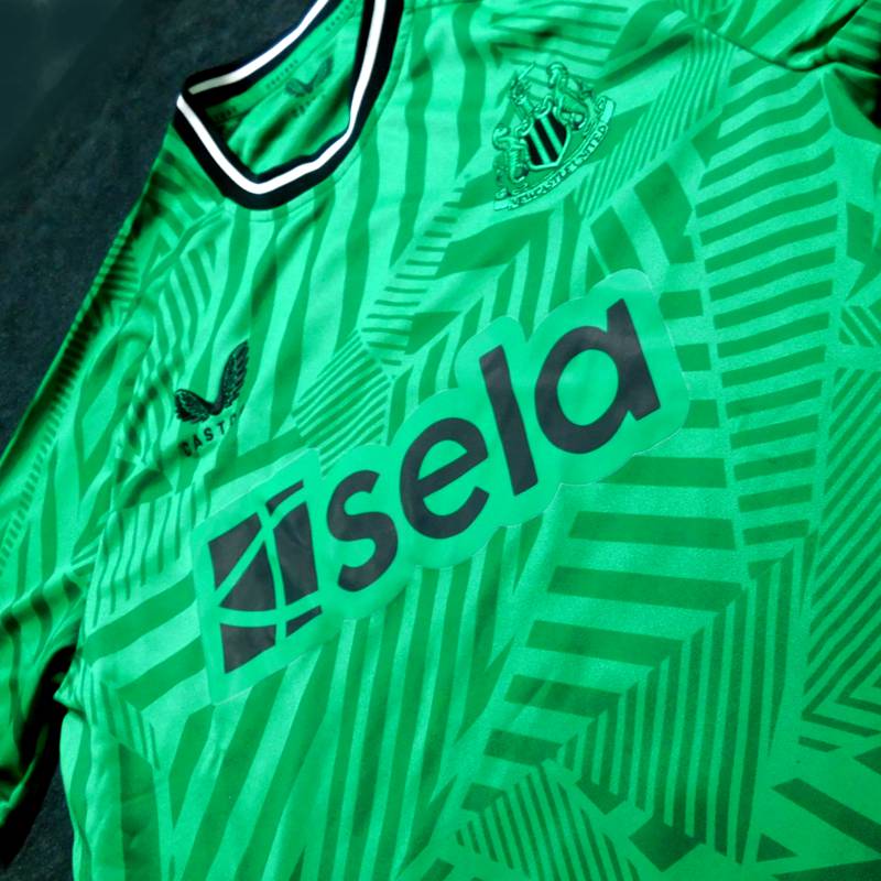 Castore ニューカッスル　トラベルジャケット　ウインドランナー　サッカー 0000000142462_7ChT4CM.jpg