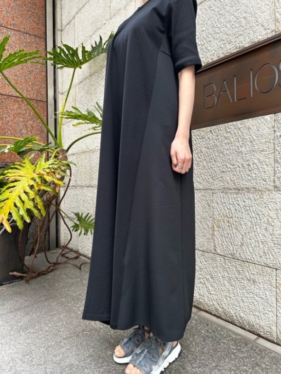 MARECHAL TERRE 右サイドプリーツ Tシャツ ワンピース BEIGE