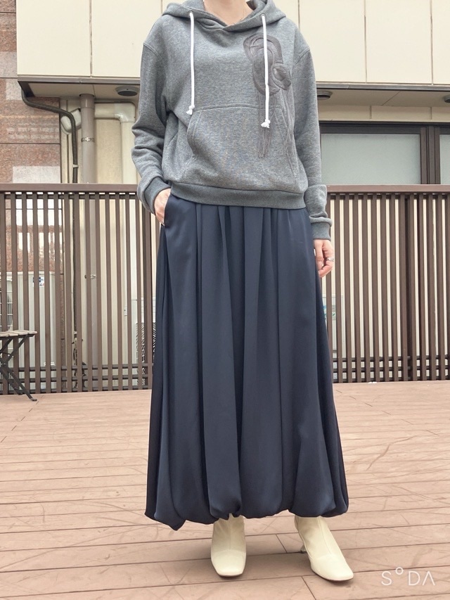 EZUMi  エズミ   サテン バルーン スカート　NAVY / BLACK　YEAW25SK05