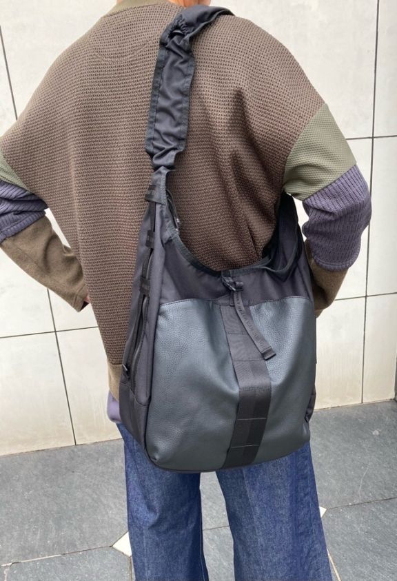 White Mountaineering ×BRIEFING  HOBO SHOULDER TALL  BK2573803   BLACK   ホワイトマウンテニアリング