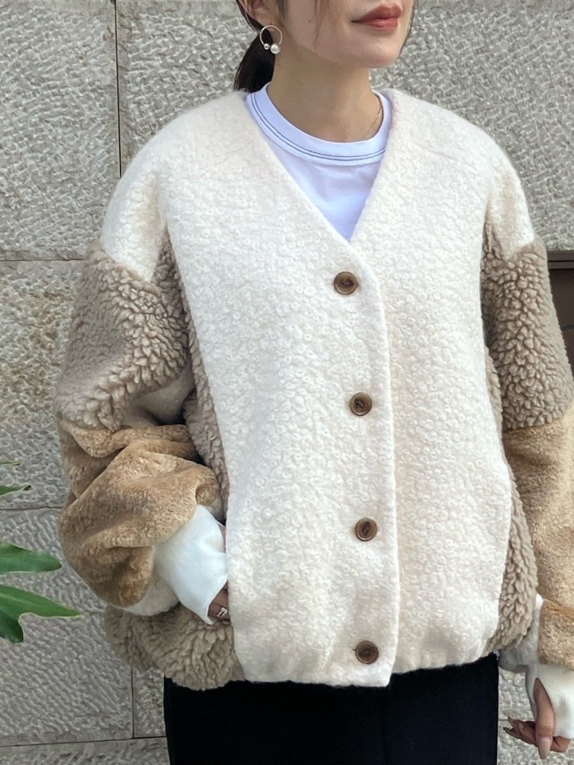 EZUMi  エズミ  2025FW 　YEAW25JK05　バイカラー ボア カーディガン ジャケット　WHITE×BEIGE / CHARCOAL GRAY　  