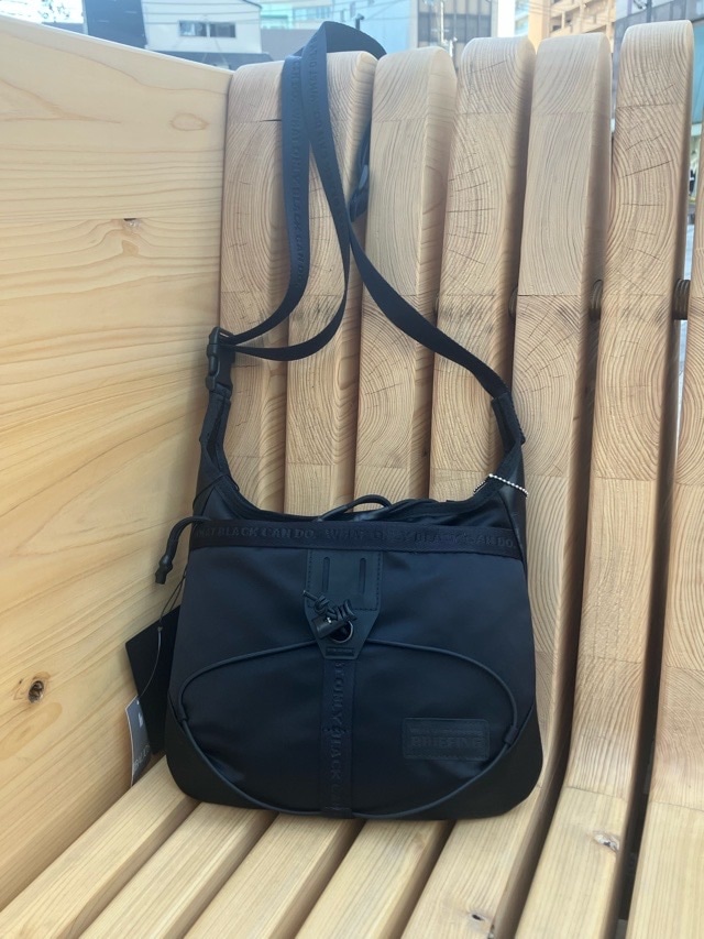 WhiteMountaineering　WM×BRIEFING　エヴリデイサコシュ　　BLACK　BK2671803　　ホワイトマウンテニアリング