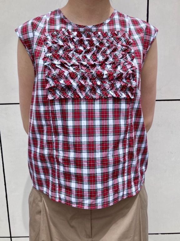N°21　ヌメロヴェントゥーノ    フリル チェック柄 ノースリーブ ブラウス    26SW-G123-1022　  RED (Q1C1)