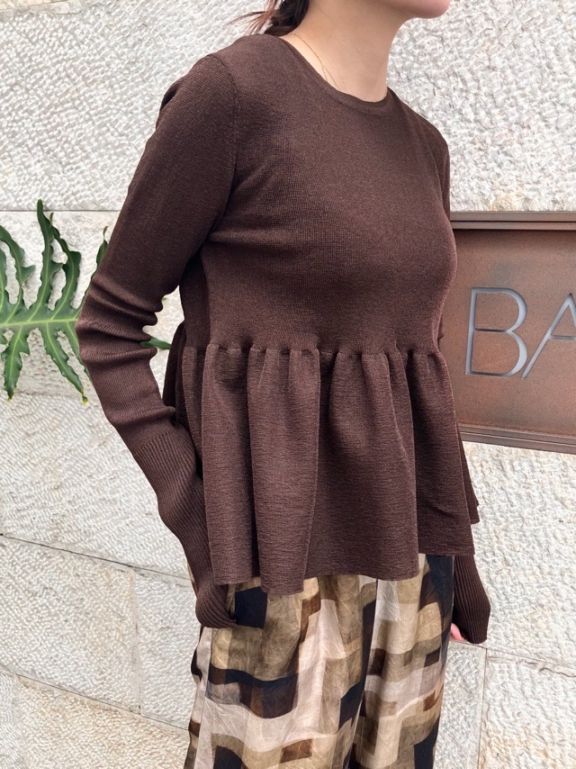 near.nippn ニア―ニッポン　708-26L  ペプラム ハイゲ－ジニット  プルオーバー　ブラウン