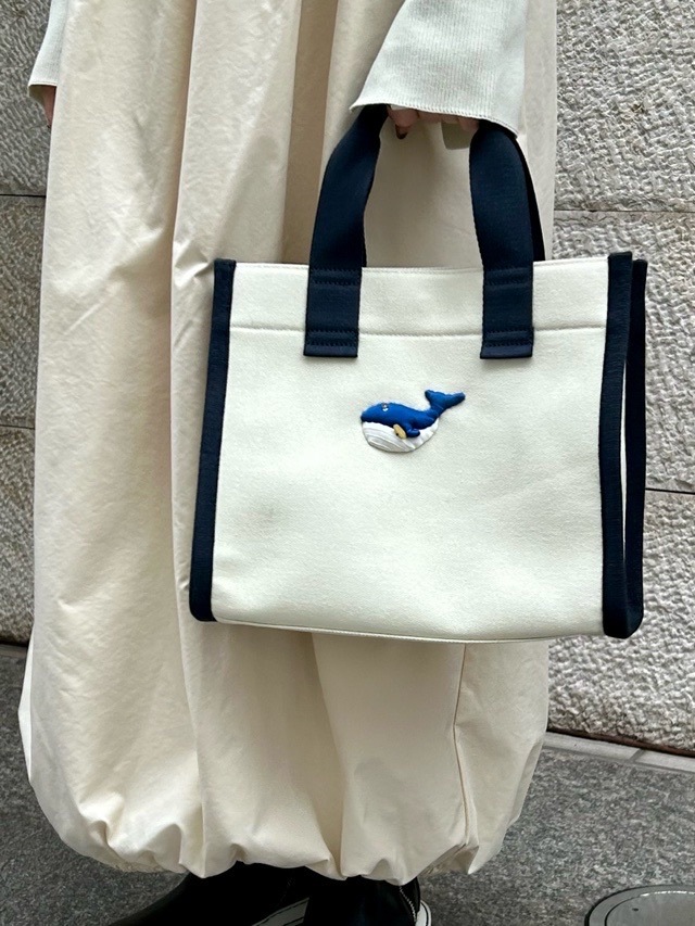 DEMODEE デモデ　キャンパス生地　トートバッグ　クジラ　WHITE　24SBG05-S-WHALE