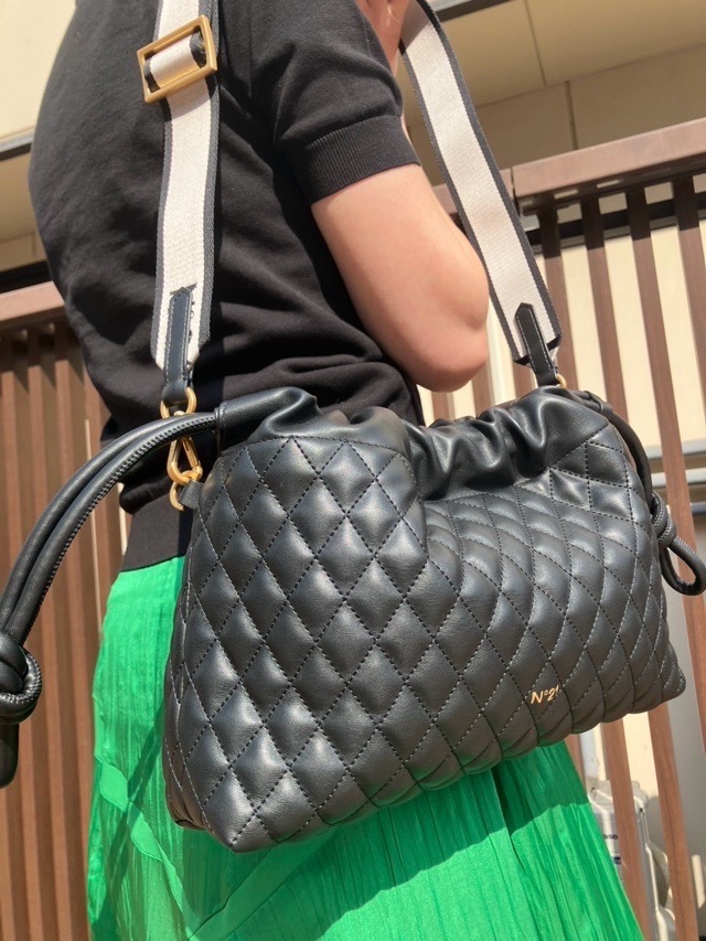 N°21　ヌメロヴェントゥーノ 25SW-901ECT1 キルティングEVA 　BLACK/キャメル 