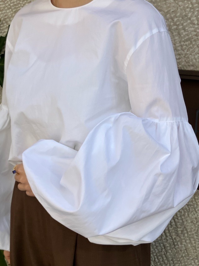 BEATINGHEART　綿 ギャザー ボリューム袖 丸首 ブラウス  BB016L2  NAVY (B9) / WHITE（N0）    ビーティングハート