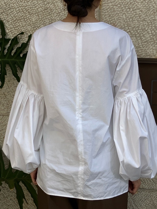 BEATINGHEART　綿 ギャザー ボリューム袖 丸首 ブラウス  BB016L2  NAVY (B9) / WHITE（N0）    ビーティングハート