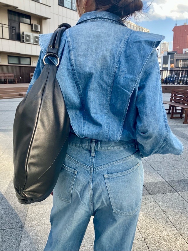 N°21　ヌメロヴェントゥーノ 25S-981NP01 三日月型 レザーバッグ Hobo  BLACK