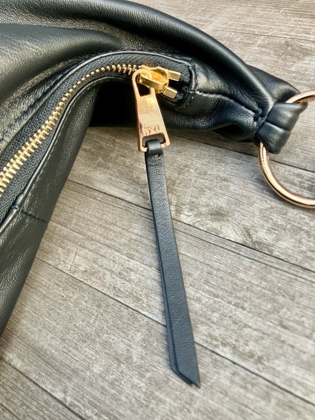 N°21　ヌメロヴェントゥーノ 25S-981NP01 三日月型 レザーバッグ Hobo  BLACK