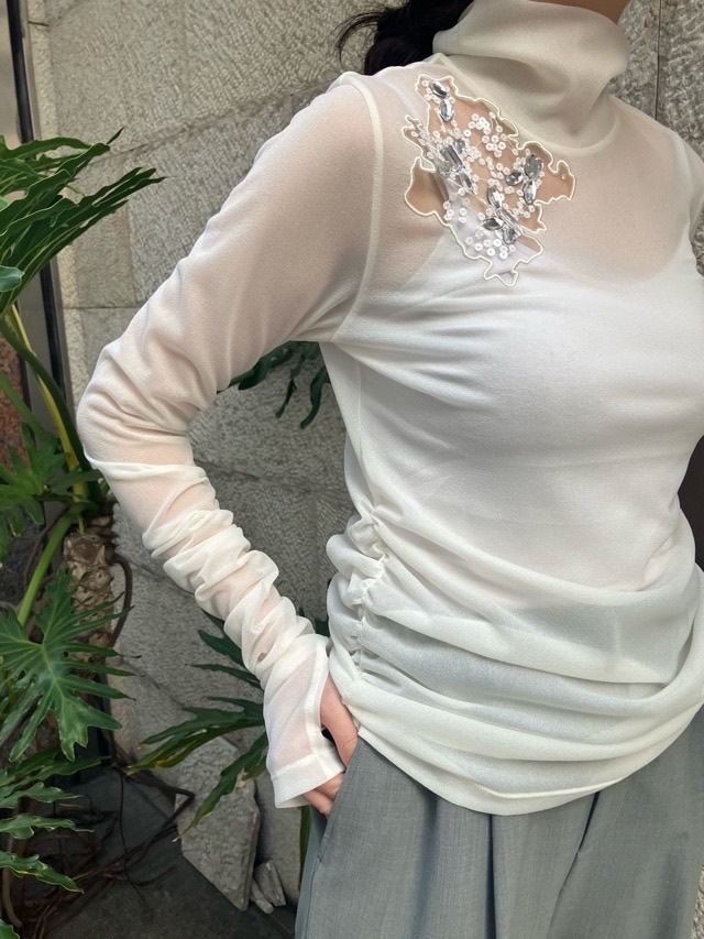 EZUMi エズミ 2025FW シアートップス IVORY/BLACK YEAW25CS04