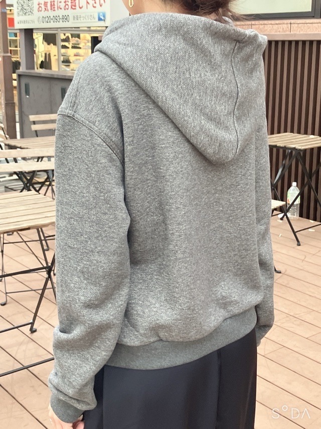 EZUMi エズミ 2025FW タイムエンブロイダリ-フーディ- CHARCOAL GRAY/BLACK YEAW25CS04