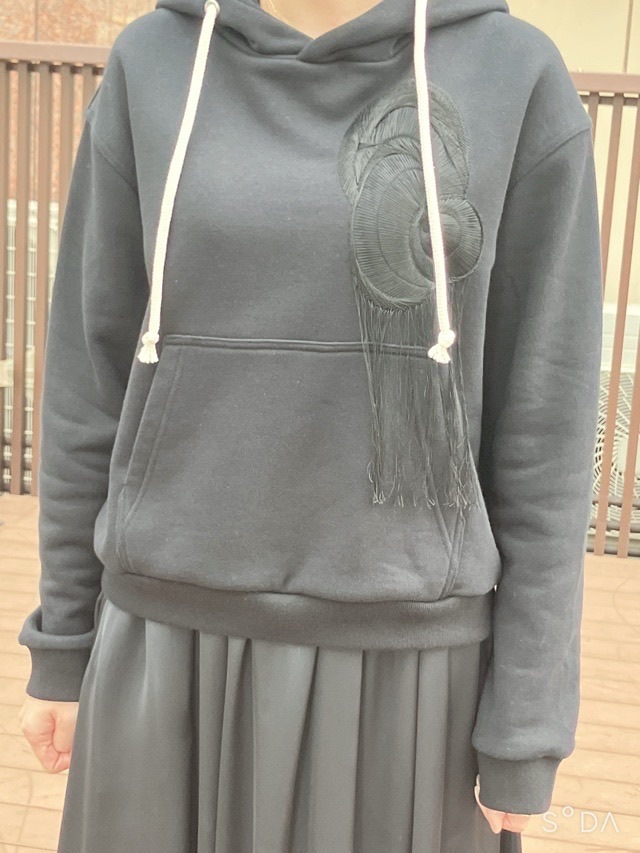 EZUMi エズミ 2025FW タイムエンブロイダリ-フーディ- CHARCOAL GRAY/BLACK YEAW25CS04