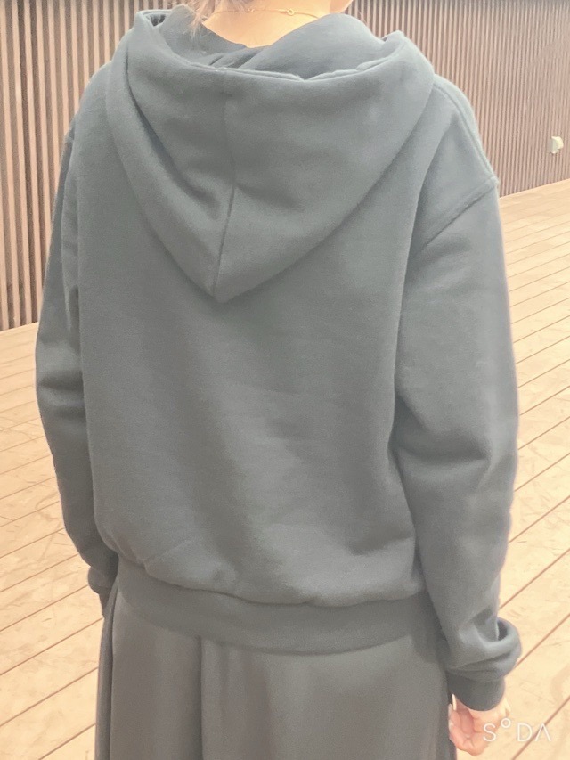 EZUMi エズミ 2025FW タイムエンブロイダリ-フーディ- CHARCOAL GRAY/BLACK YEAW25CS04