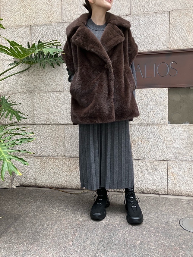 MARECHAL TERRE フェイクファースリ-ブレスアウター ZMT254VT313 (119)BLACK/(031)LIGHT BEIGE/(037)BROWNマルシャルテル