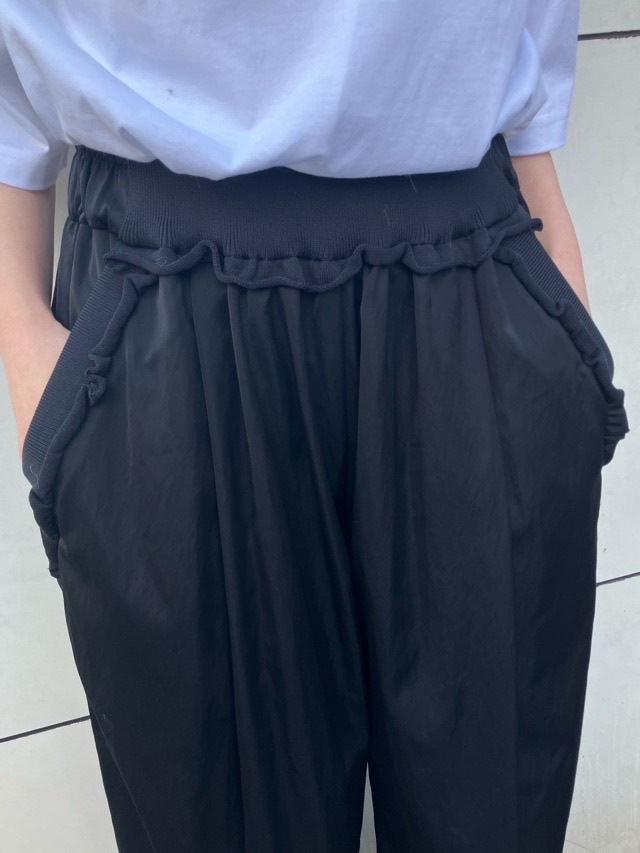 Harikae　フリル付き サテン バレル パンツ   BLACK / BEIGE  H0465　ハリカエ