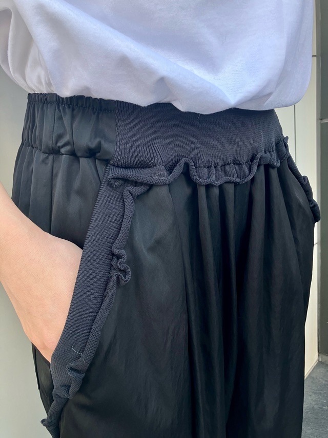 Harikae　フリル付き サテン バレル パンツ   BLACK / BEIGE  H0465　ハリカエ