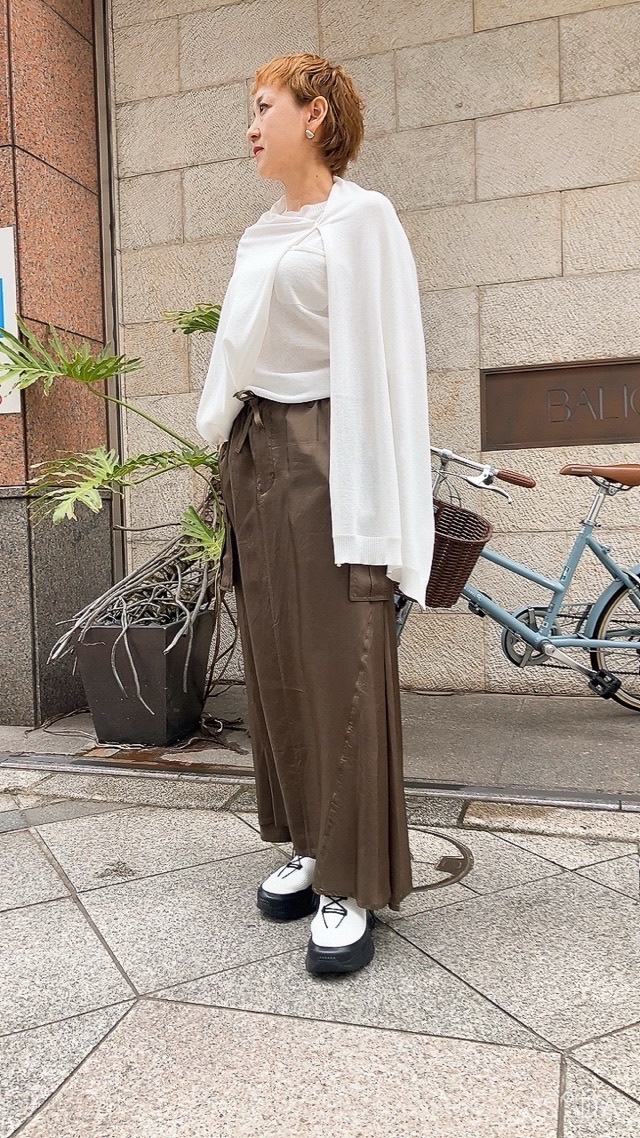 EZUMi  エズミ  2026SS スカ－フ付き 機能ニット ロングTシャツ　WHITE / GRAY　 YESS26KT01   