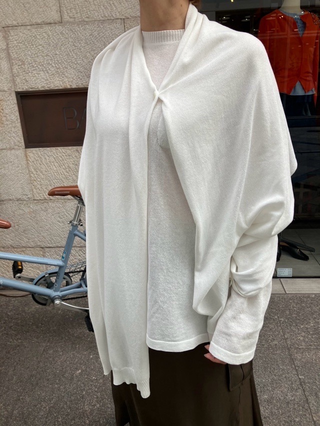 EZUMi  エズミ  2026SS スカ－フ付き 機能ニット ロングTシャツ　WHITE / GRAY　 YESS26KT01   