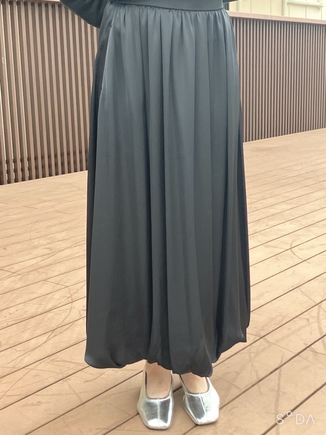 EZUMi  エズミ   サテン バルーン スカート　NAVY / BLACK　YEAW25SK05