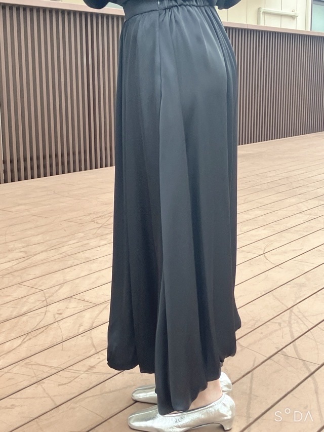 EZUMi  エズミ   サテン バルーン スカート　NAVY / BLACK　YEAW25SK05