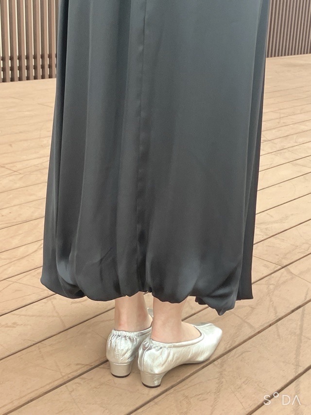 EZUMi  エズミ   サテン バルーン スカート　NAVY / BLACK　YEAW25SK05
