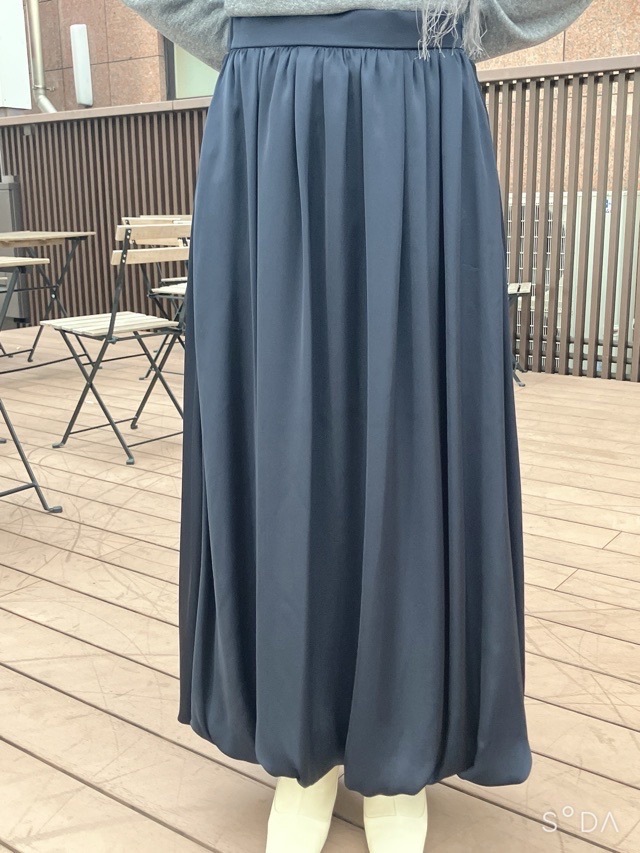 EZUMi  エズミ   サテン バルーン スカート　NAVY / BLACK　YEAW25SK05