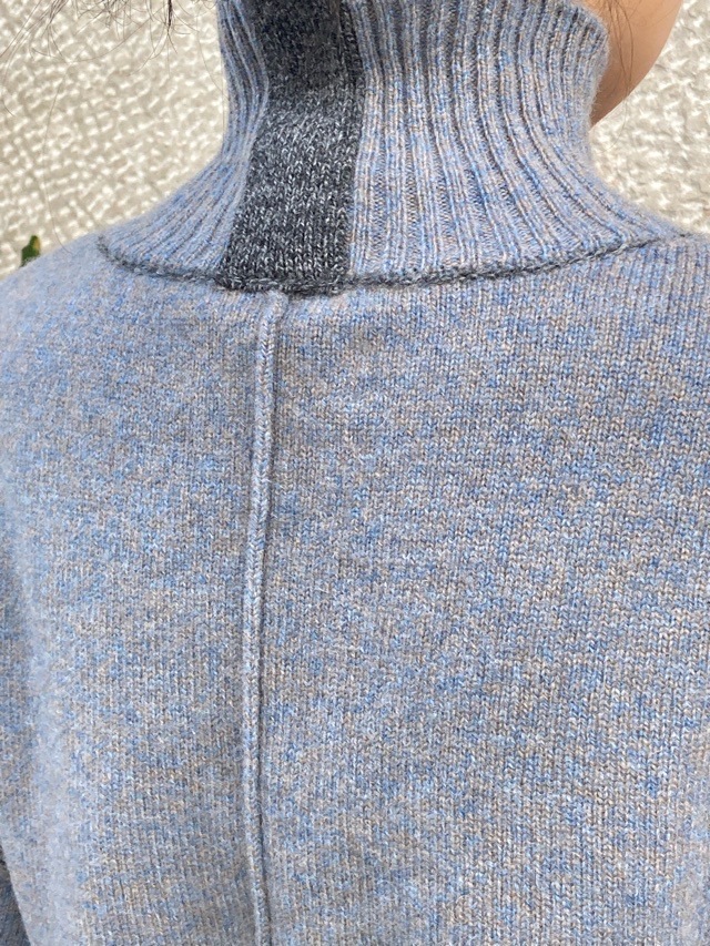 AKANE UTSUNOMIYA アカネ ウツノミヤ  フロントラインハイネック  AKES－006 PURPLE/BLUE/CHARCOAL GRAY 