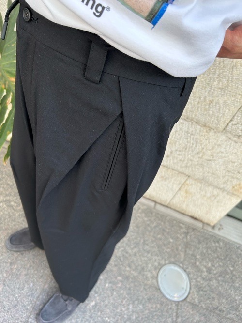 White Mountaineering ホワイトマウンテニアリング トロピカル ツータックパンツ BLACK WM2471401