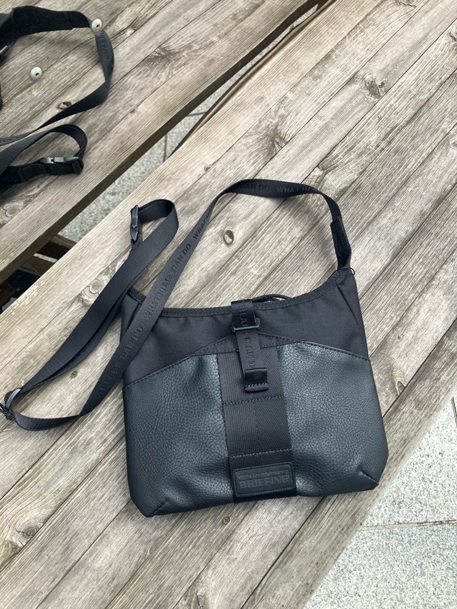 BRIEFING ホワイトマウンテニアリング サコッシュ WM×BR DAILY SACOCHE（ホワイトマウンテニアリング