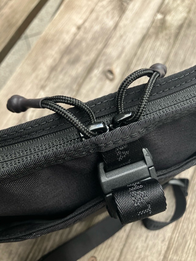 White Mountaineering ×BRIEFING DAILY SACOCHE BAG サコッシュ