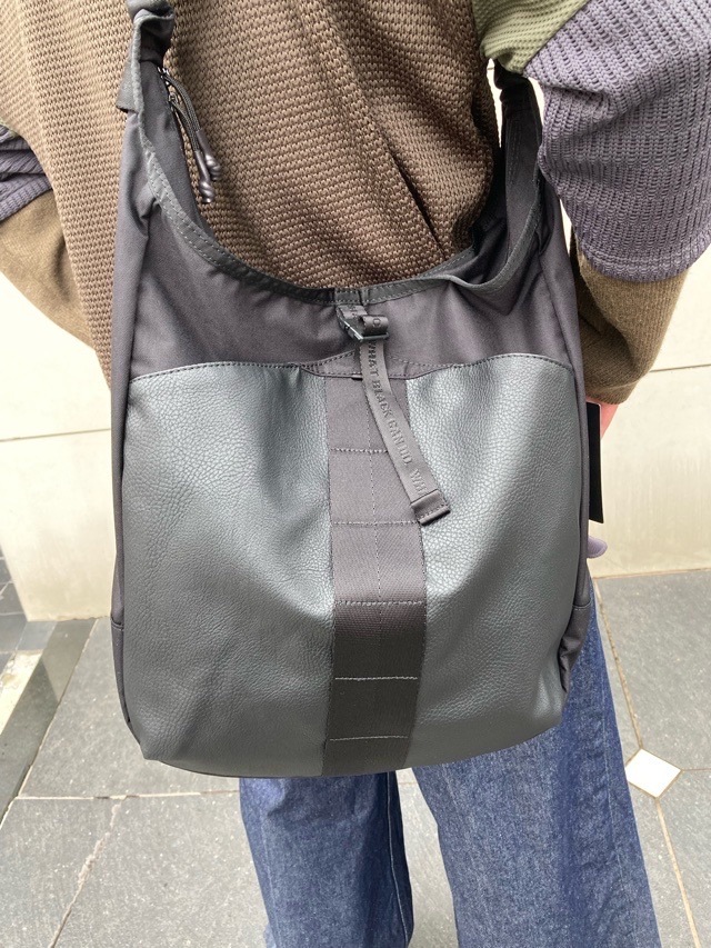 White Mountaineering ×BRIEFING  HOBO SHOULDER TALL  BK2573803   BLACK   ホワイトマウンテニアリング
