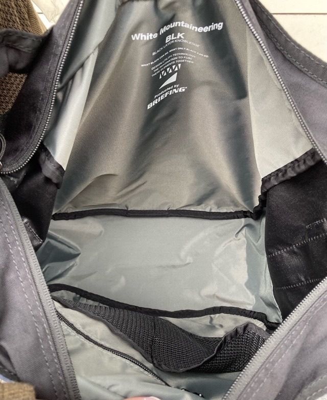 White Mountaineering ×BRIEFING  HOBO SHOULDER TALL  BK2573803   BLACK   ホワイトマウンテニアリング