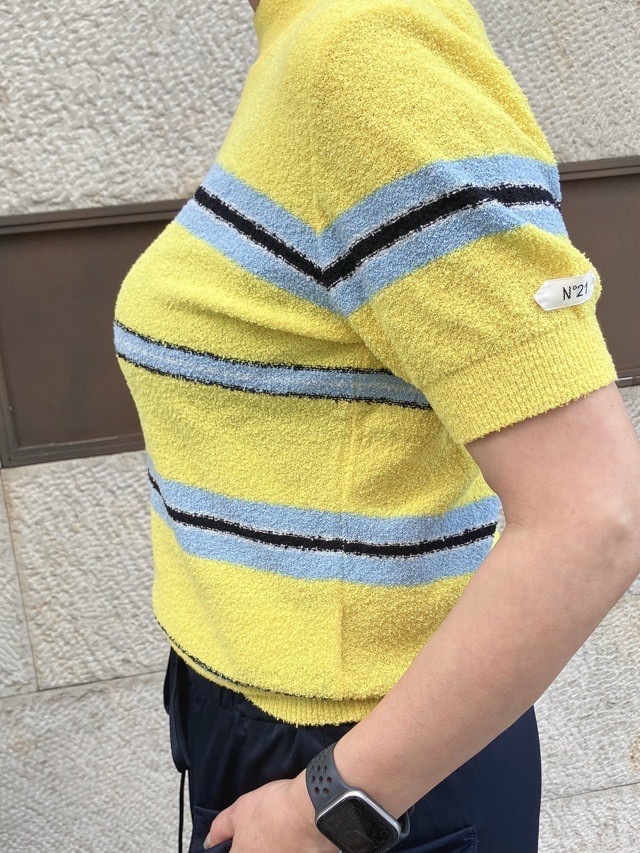 N°21　ヌメロヴェントゥーノ  パイル地 ボーダ－ 半袖ニット　26S-A014-7611  YELLOW/NAVY   