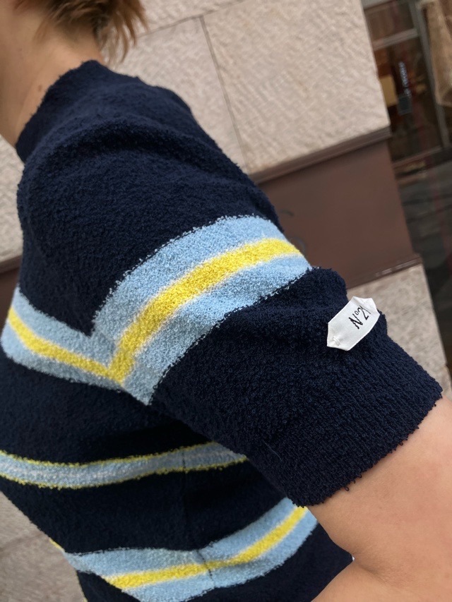 N°21　ヌメロヴェントゥーノ  パイル地 ボーダ－ 半袖ニット　26S-A014-7611  YELLOW/NAVY   