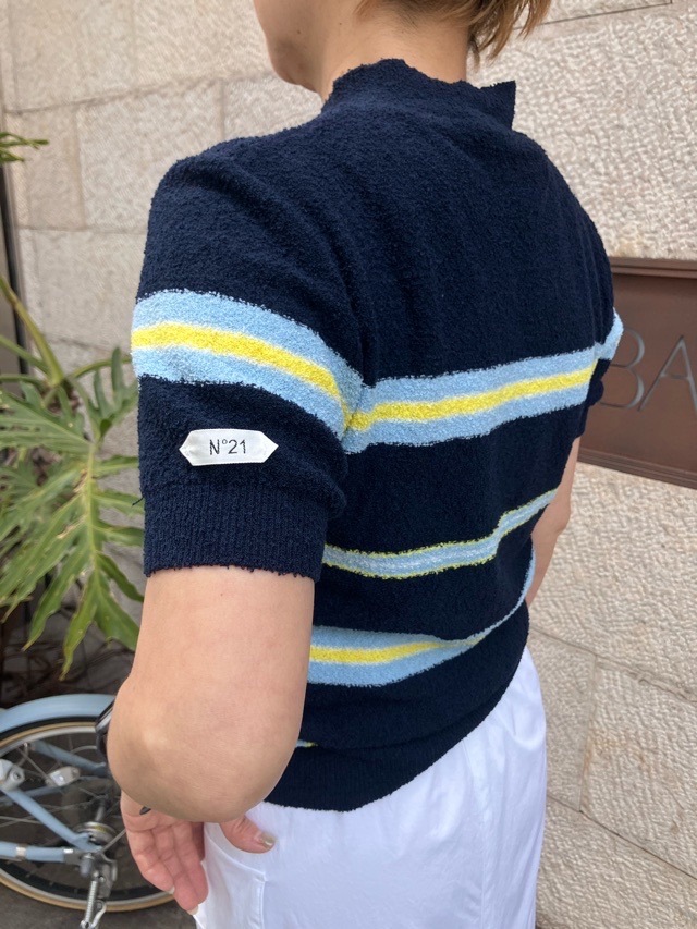 N°21　ヌメロヴェントゥーノ  パイル地 ボーダ－ 半袖ニット　26S-A014-7611  YELLOW/NAVY   