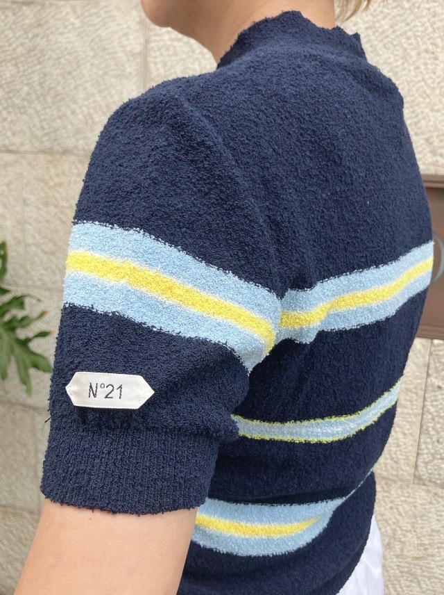 N°21　ヌメロヴェントゥーノ  パイル地 ボーダ－ 半袖ニット　26S-A014-7611  YELLOW/NAVY   