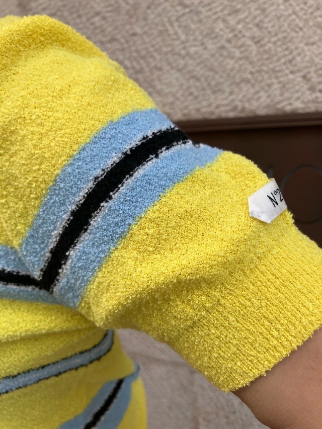 N°21　ヌメロヴェントゥーノ  パイル地 ボーダ－ 半袖ニット　26S-A014-7611  YELLOW/NAVY   