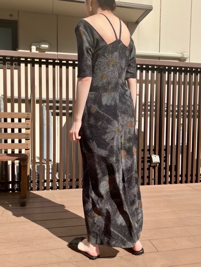 AKANE UTSUNOMIYA フラワー　トップ AKANE UTSUNOMIYA アカネ ウツノミヤ フラワープリント