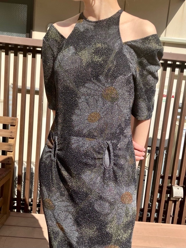 AKANE UTSUNOMIYA フラワー　トップ AKANE UTSUNOMIYA アカネ ウツノミヤ フラワープリント