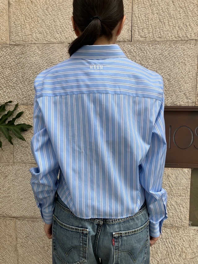 MSGM 胸ロゴ ショート丈 シャツ ブラウス 3941MDE19 WHITE (01) / BLUE STRIPE (82) エムエスジーエム