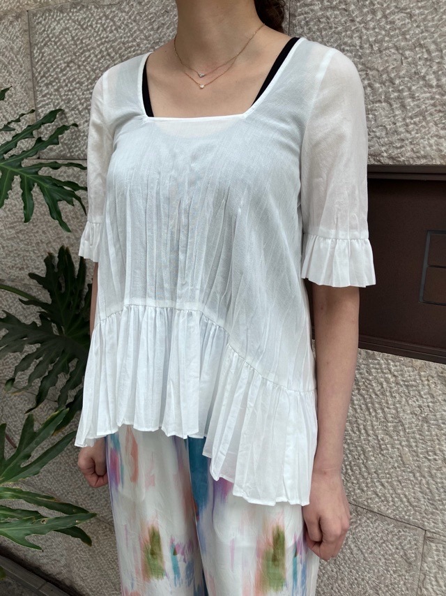 AKANE UTSUNOMIYA アカネ ウツノミヤ  スクエアーカット衿 リンクルプリーツ加工　半袖プルオーバー  SAP-FOP38-2009   NAVY / WHITE / ORANGE