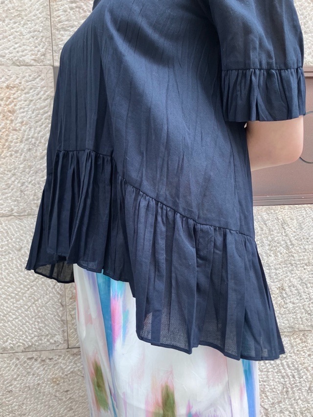 AKANE UTSUNOMIYA アカネ ウツノミヤ  スクエアーカット衿 リンクルプリーツ加工　半袖プルオーバー  SAP-FOP38-2009   NAVY / WHITE / ORANGE