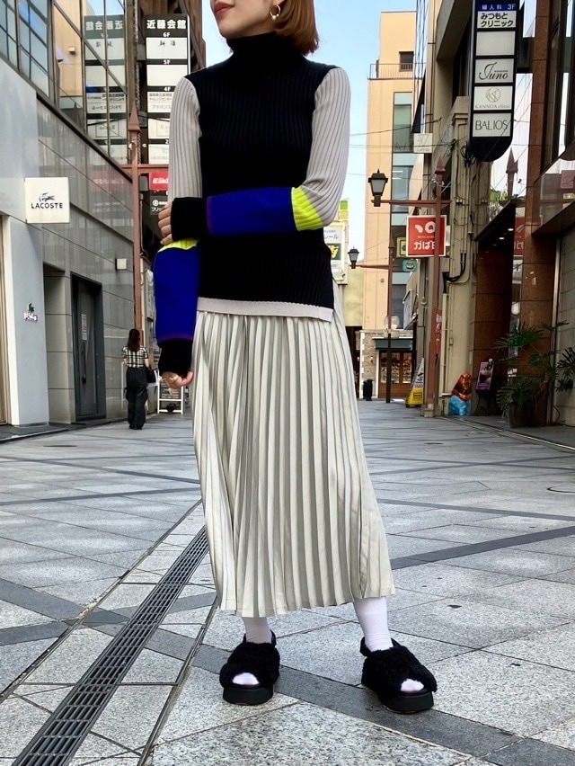 nodress サテン　プリーツ　スカート M nodress サテン プリーツ スカート M CORNERS スカート サテン